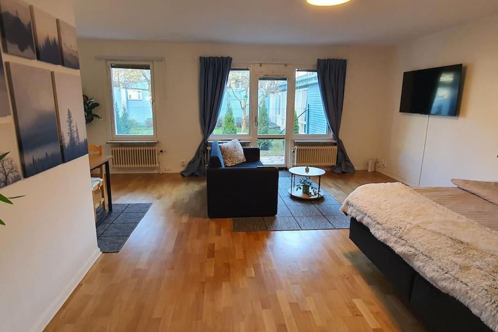Apartment With Garden Near Metro! Stockholm Exterior photo
