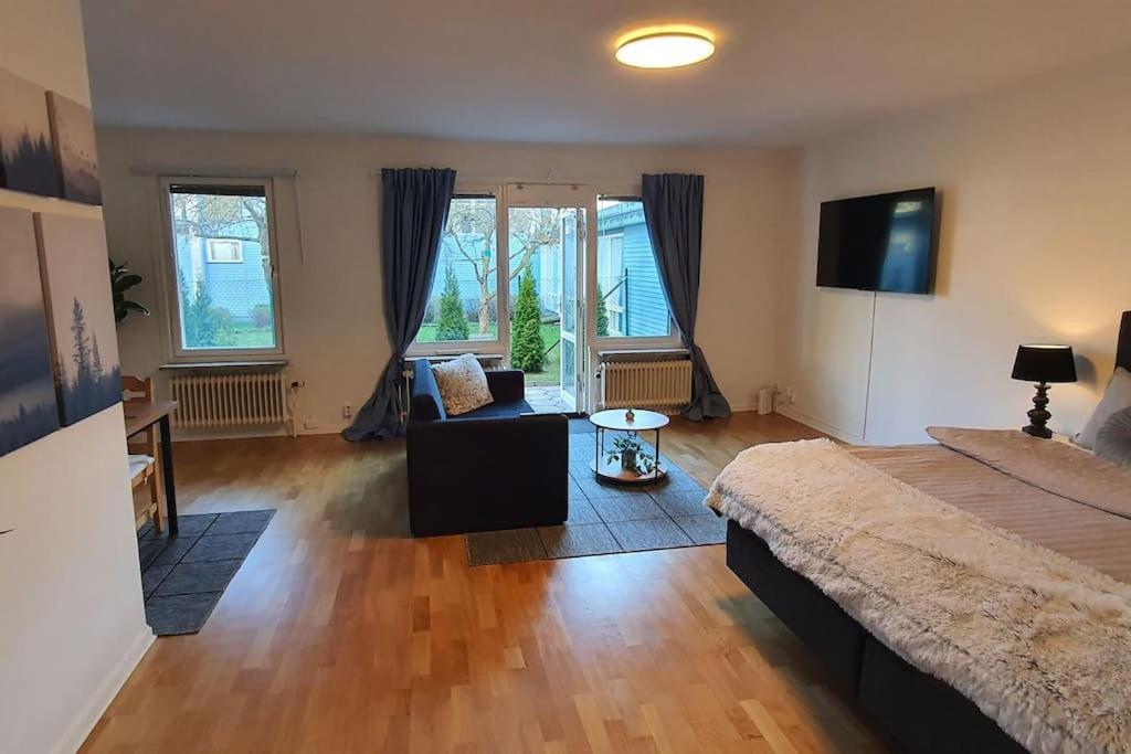 Apartment With Garden Near Metro! Stockholm Exterior photo