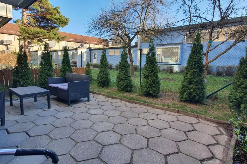 Apartment With Garden Near Metro! Stockholm Exterior photo